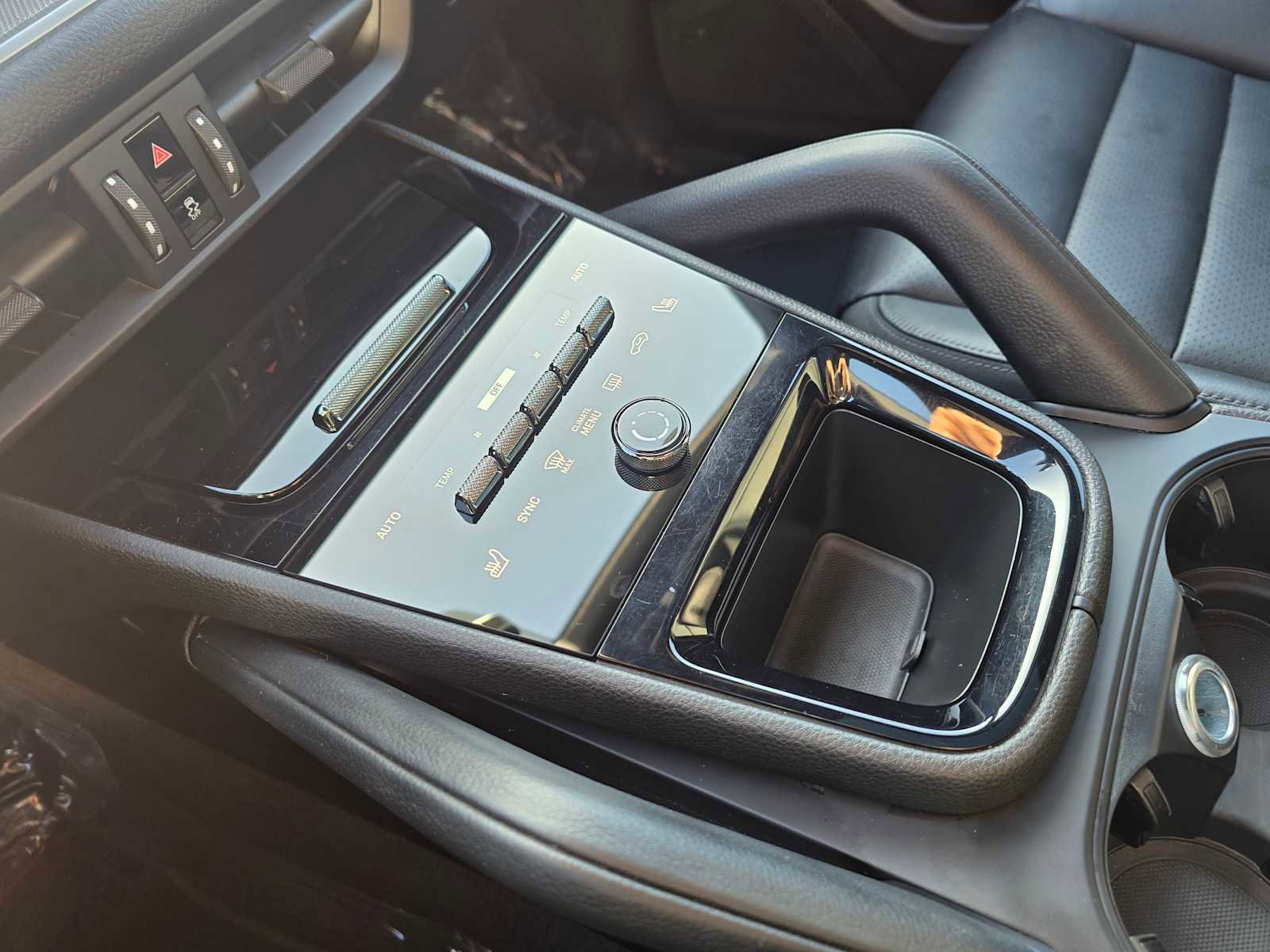 Used 2024 Porsche Cayenne image 30