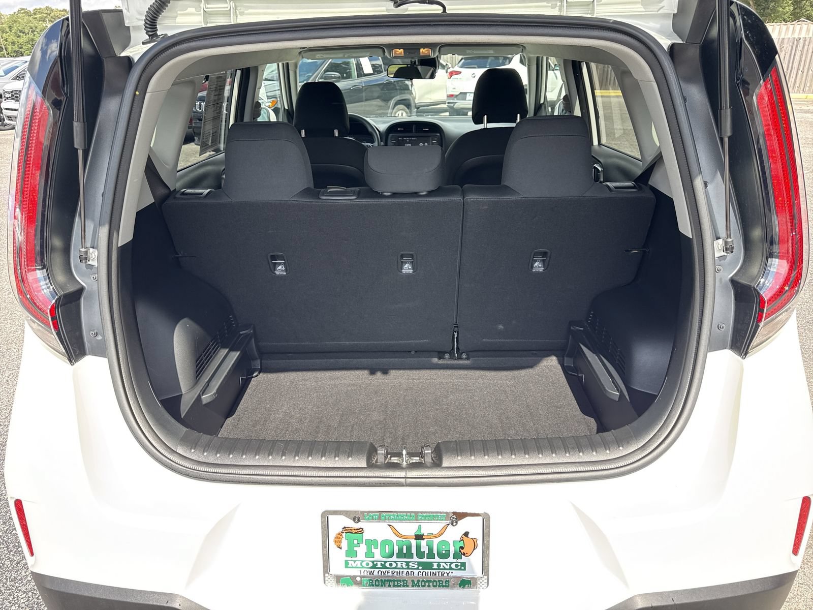 Used 2025 Kia Soul LX w/ LX Technology Package FWD image 26