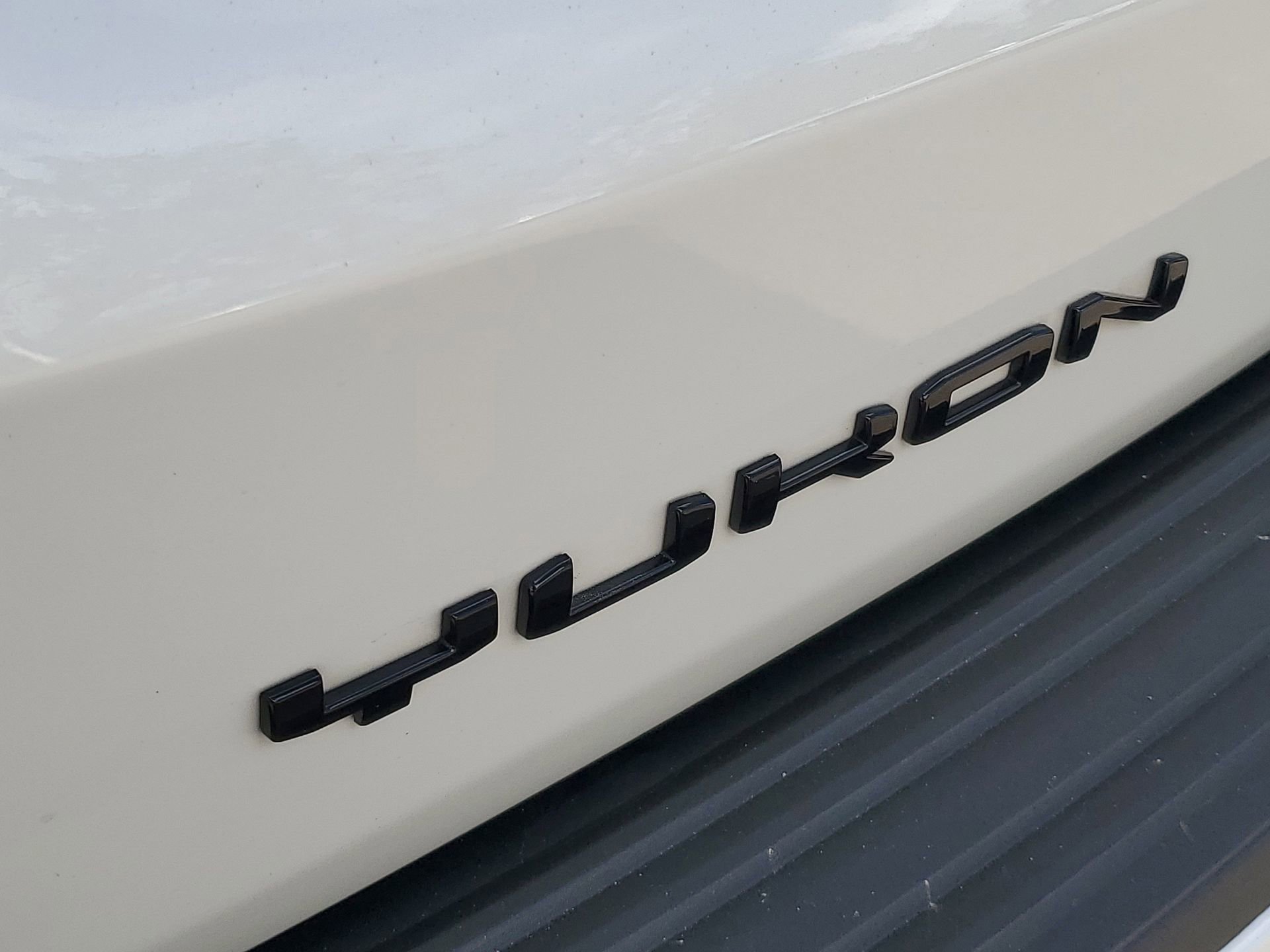 Used 2024 GMC Yukon AT4 w/ Technology Package image 6