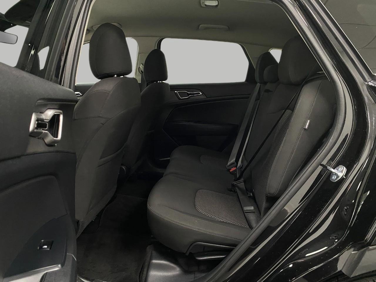 Used 2025 Kia Sportage LX AWD/4WD image 27