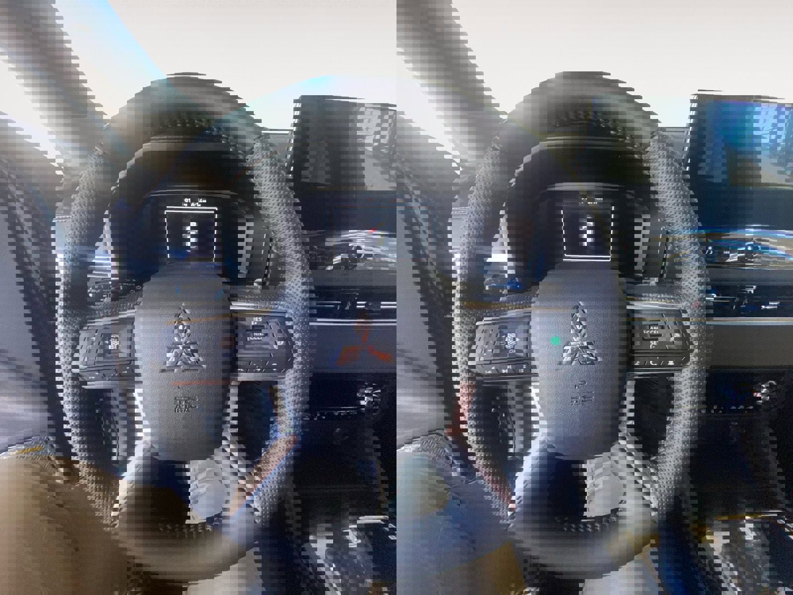 New 2025 Mitsubishi Outlander SE image 12