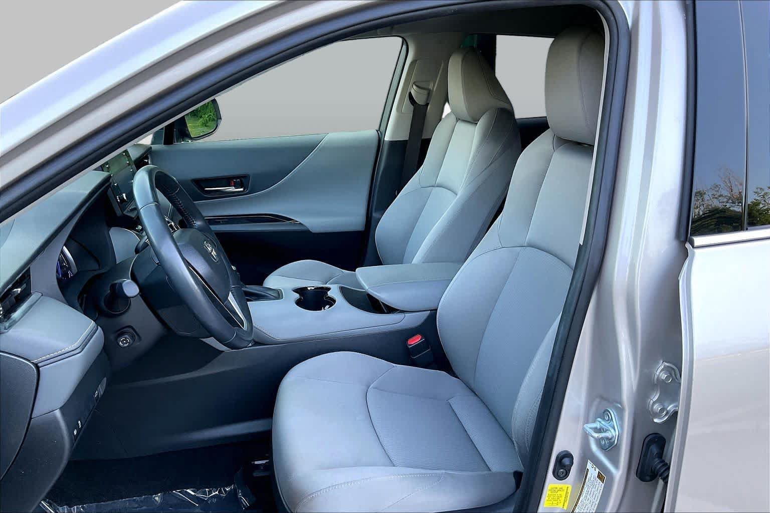 Used 2021 Toyota Venza LE AWD/4WD image 7