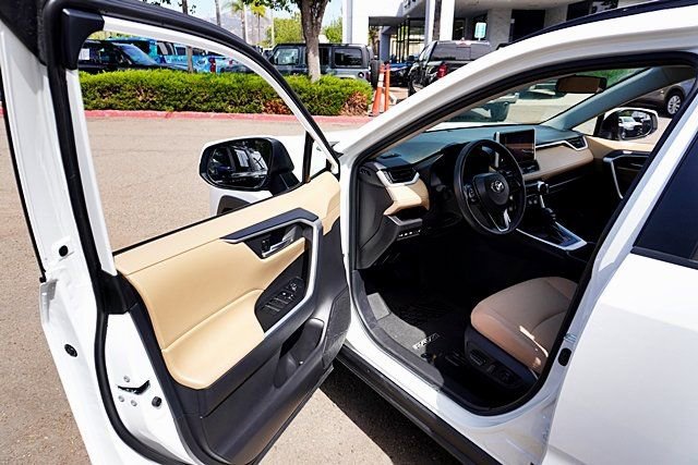 Used 2025 Toyota RAV4 XLE w/ Convenience Package FWD image 36