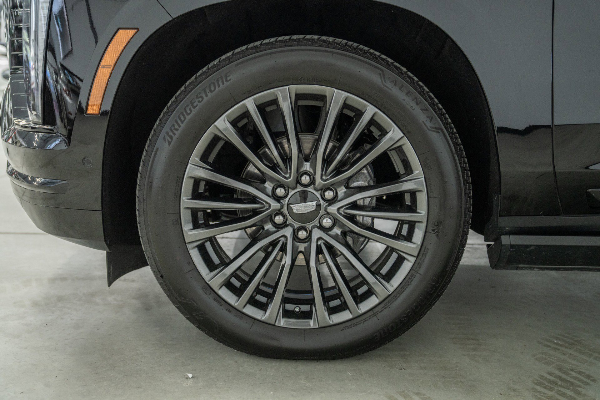 Used 2025 Cadillac Escalade ESV Sport Platinum image 9