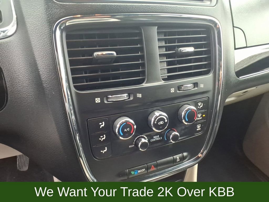 Used 2019 Dodge Grand Caravan SXT image 14
