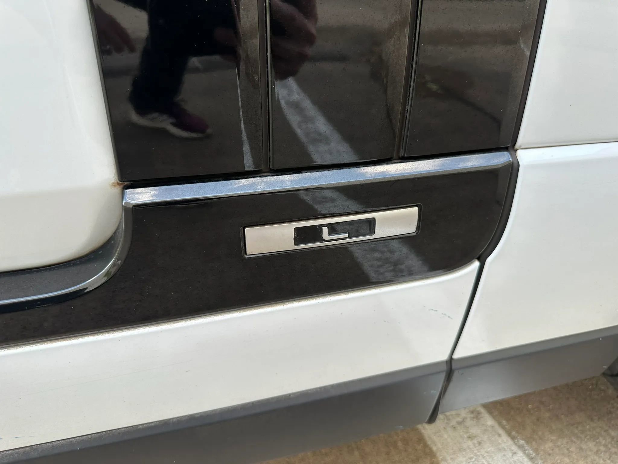 Used 2017 Land Rover Range Rover Long Wheelbase Supercharged image 34