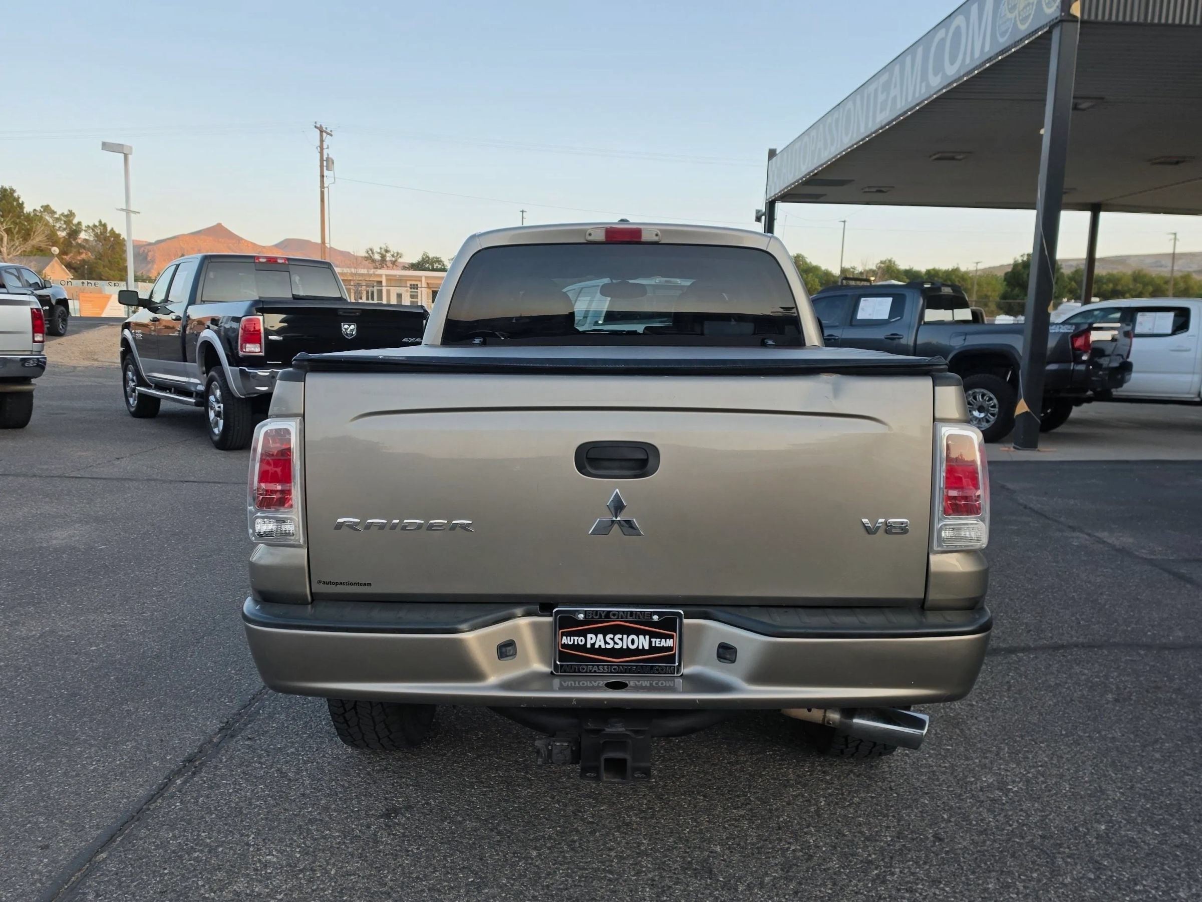 Used 2006 Mitsubishi Raider XLS AWD/4WD image 4