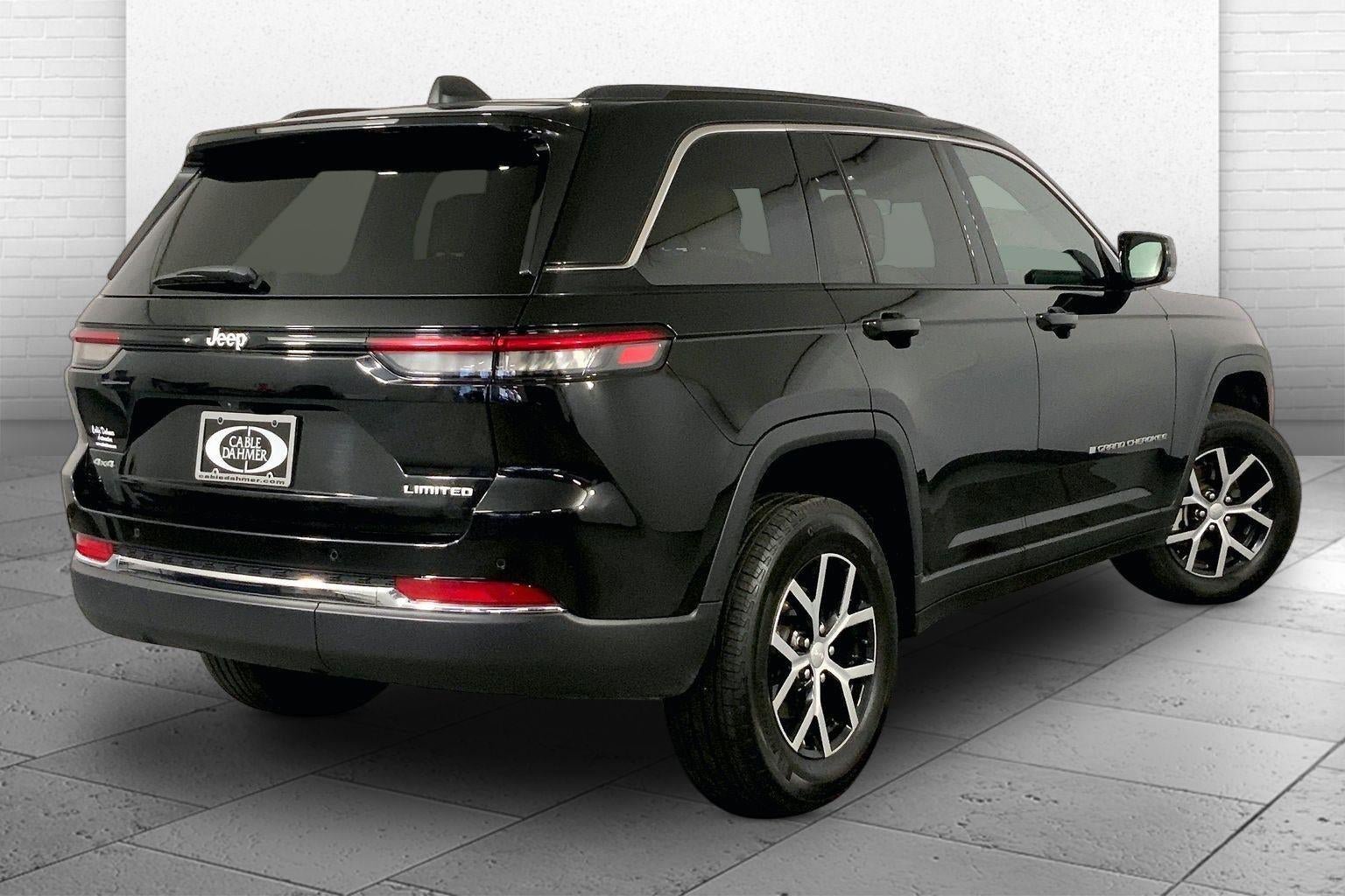 Used 2025 Jeep Grand Cherokee Limited AWD/4WD image 13
