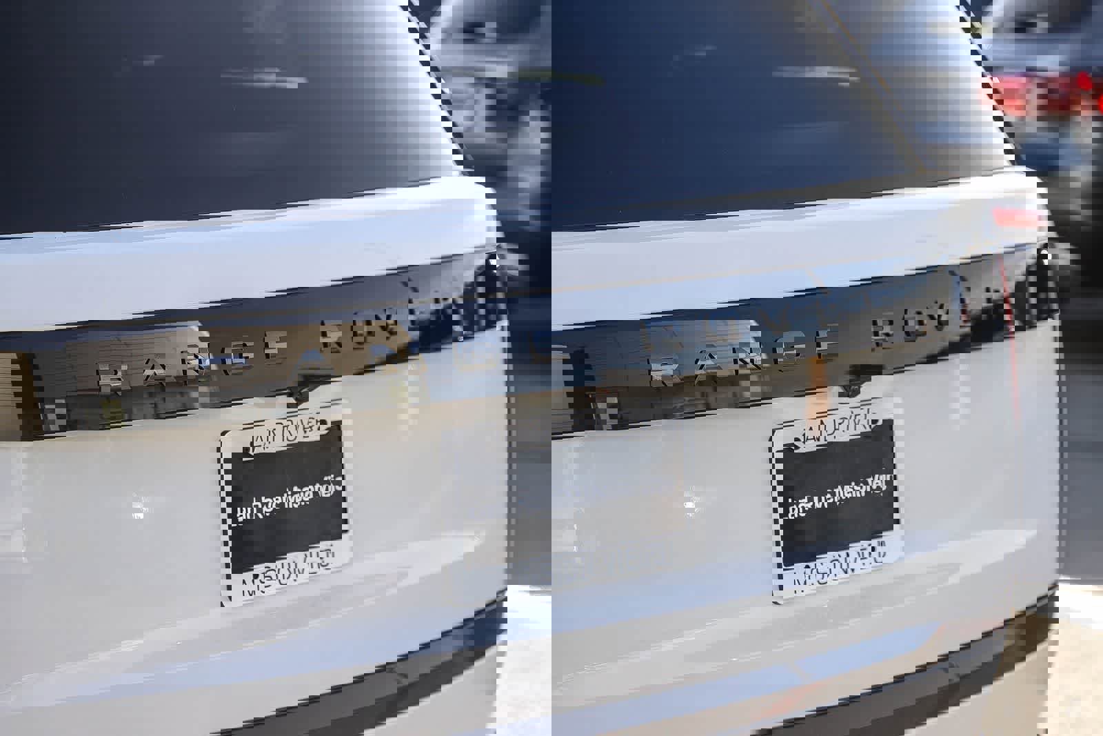 New 2026 Land Rover Range Rover Long Wheelbase SE image 10