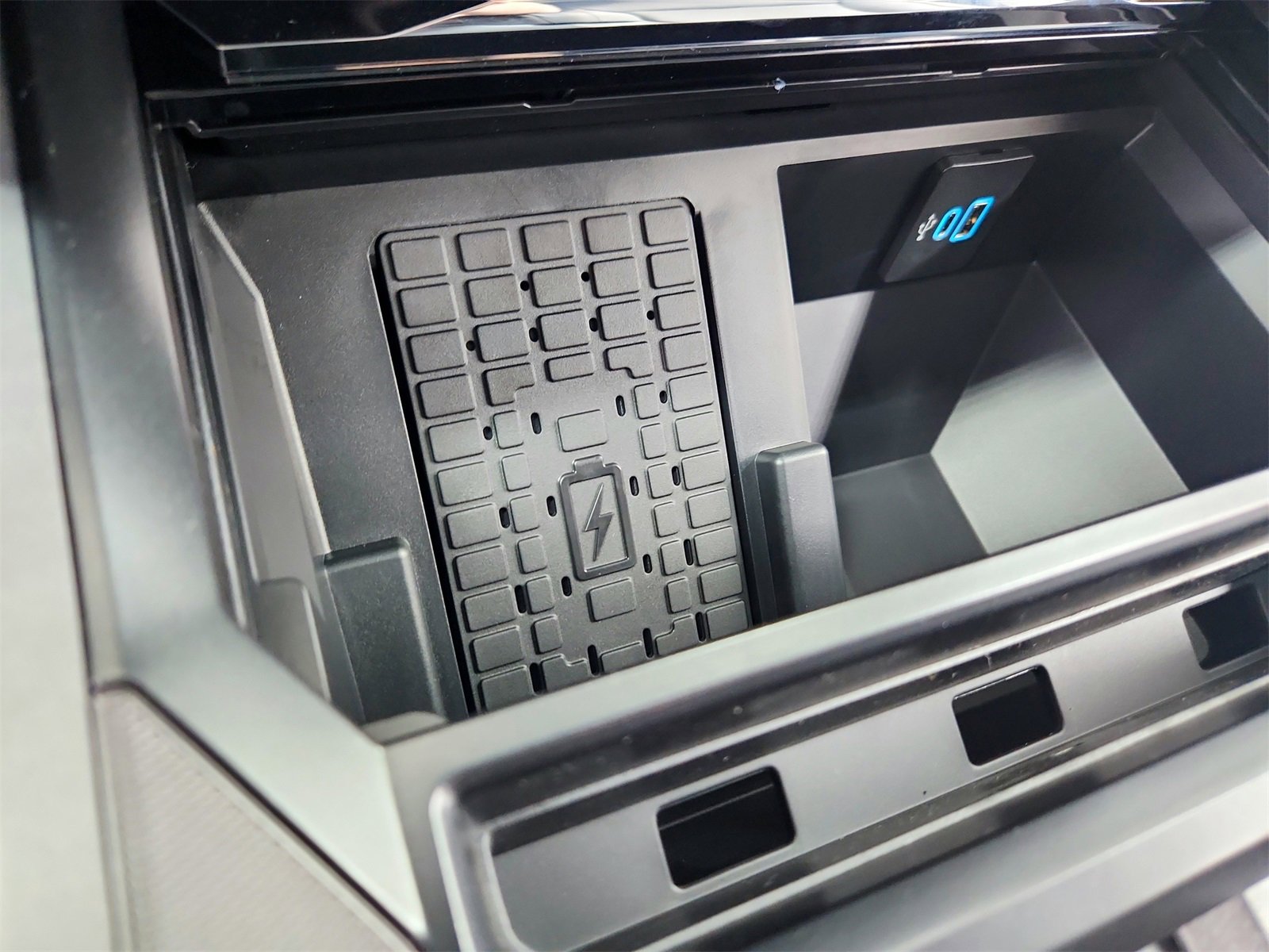 New 2026 Ford F250 Lariat w/ Black Appearance Package image 32