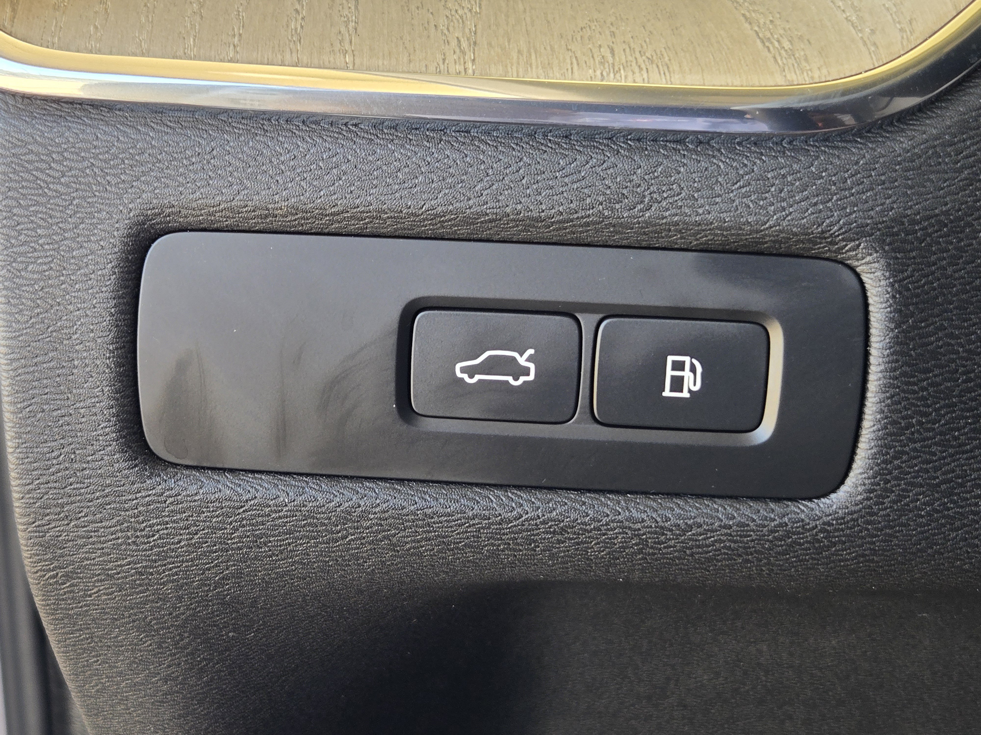 Certified 2026 Volvo XC60 T8 Plus w/ Protection Package Premier AWD/4WD image 22
