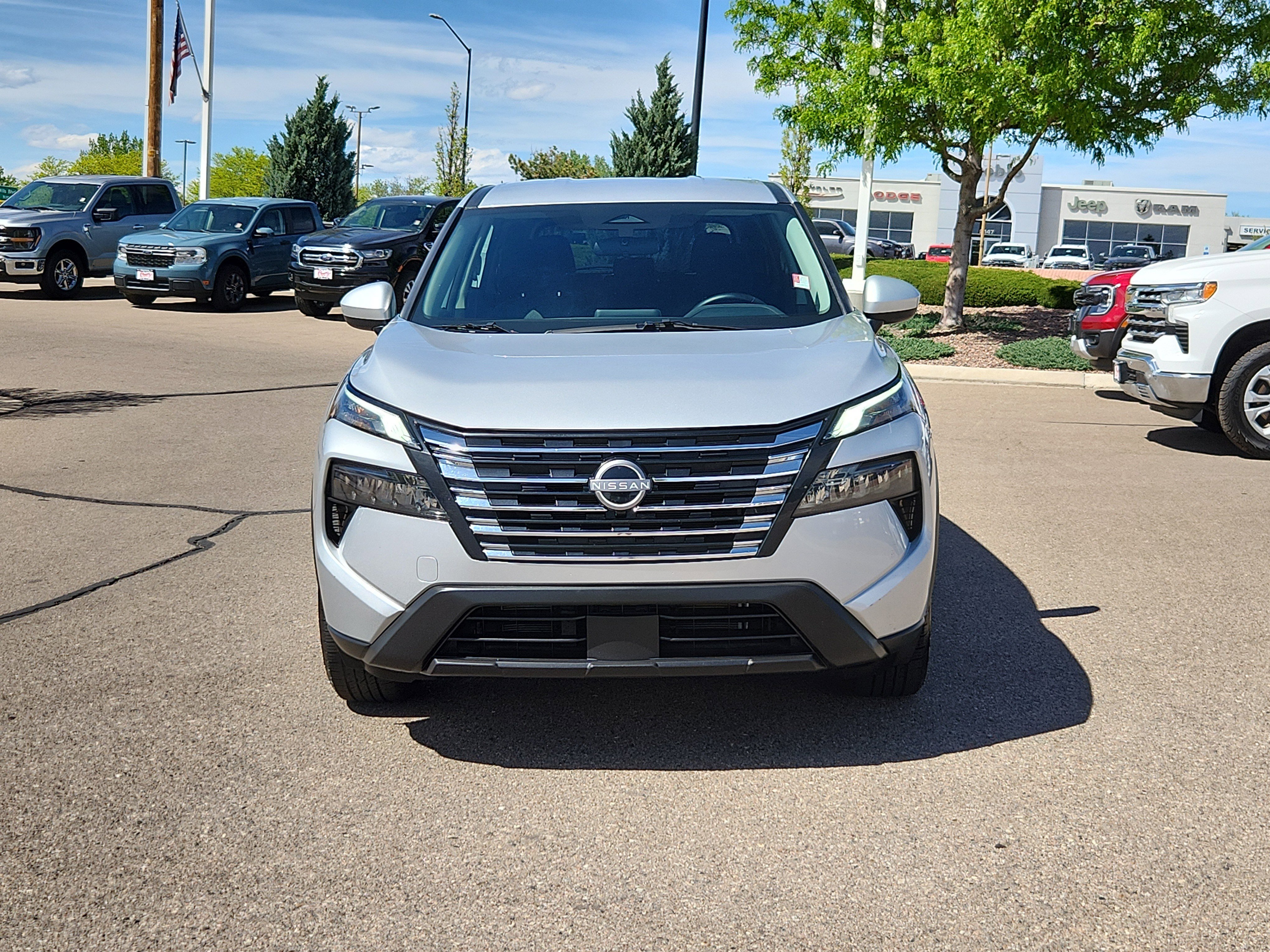 Used 2025 Nissan Rogue SV AWD/4WD image 5