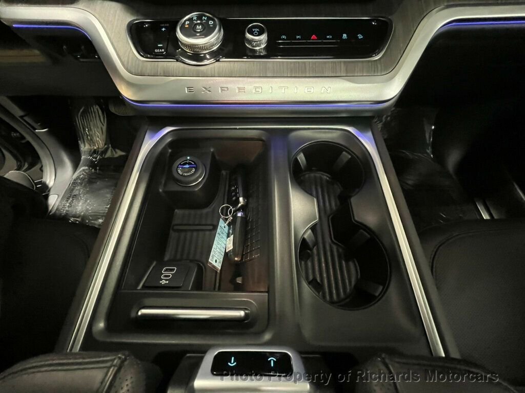 Used 2025 Ford Expedition Platinum w/ Platinum Ultimate Package image 32