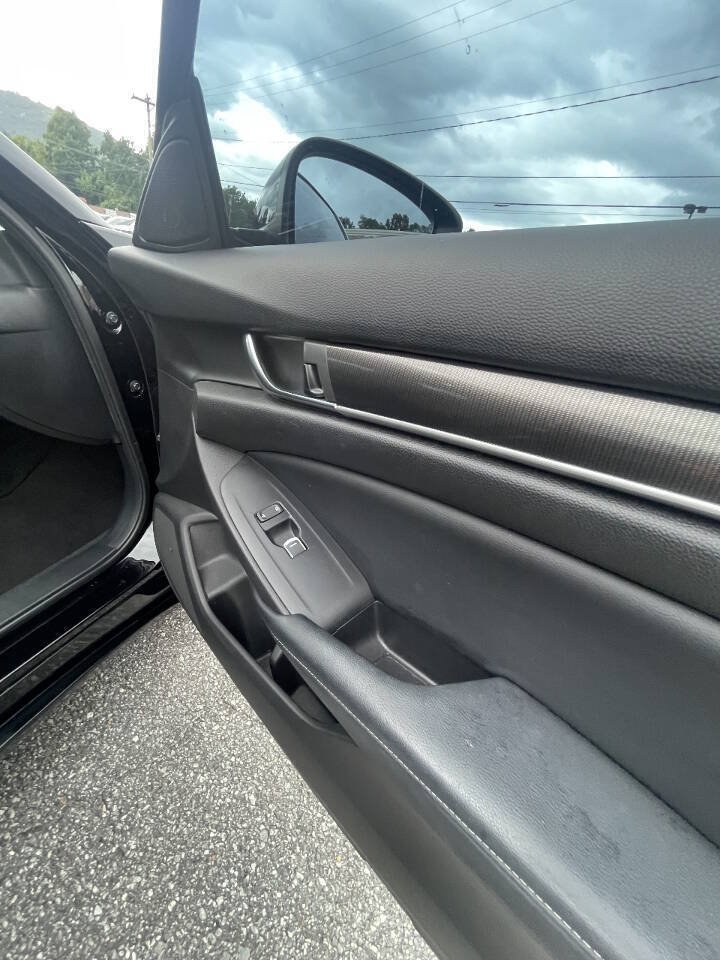 Used 2018 Honda Accord Sport image 14