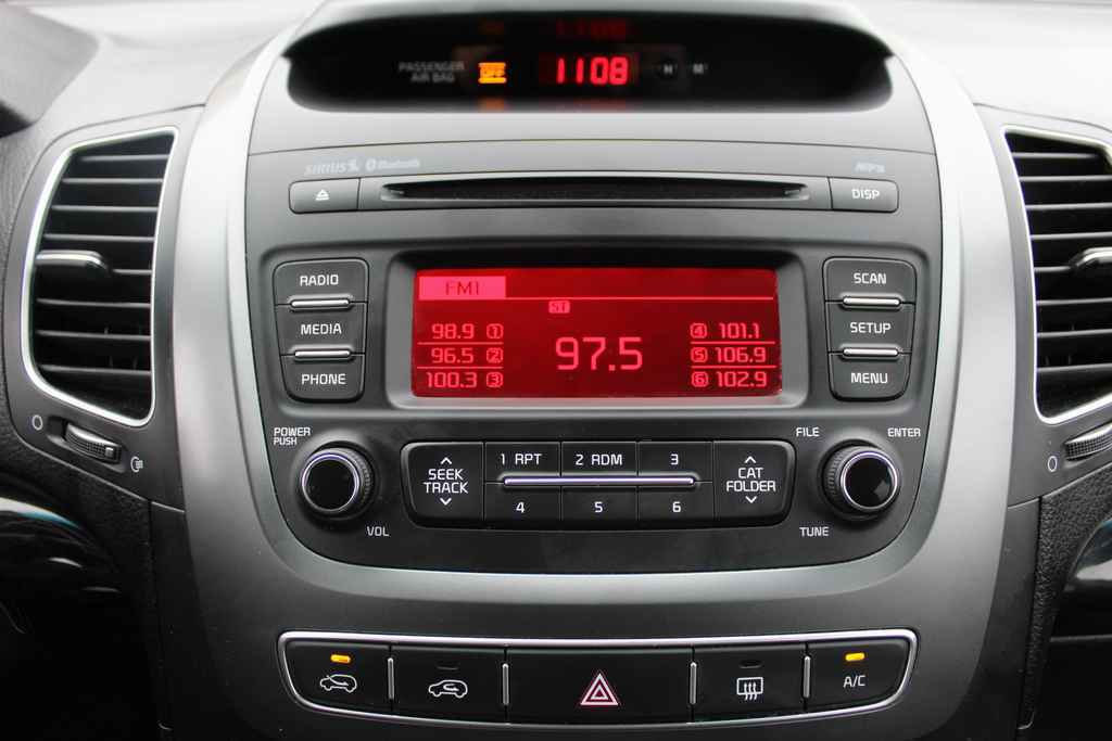 Used 2015 Kia Sorento LX image 19