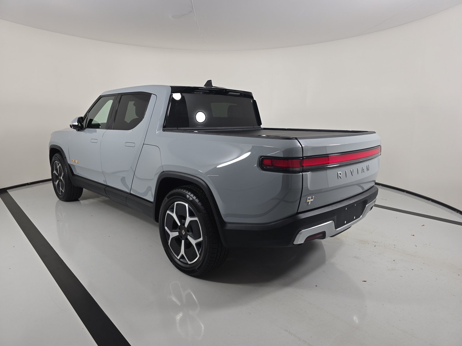Used 2024 Rivian R1T Adventure AWD/4WD image 3