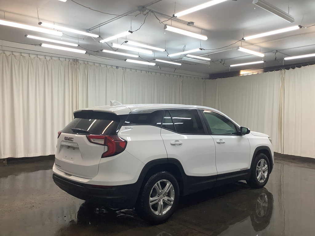 Used 2024 GMC Terrain SLE image 6