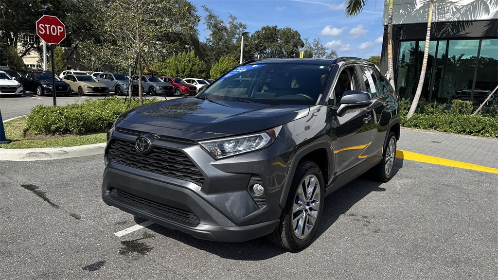 Used 2021 Toyota RAV4 XLE Premium image 10
