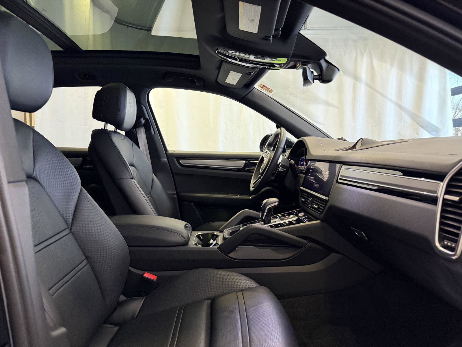 Certified 2023 Porsche Cayenne Platinum Edition image 16