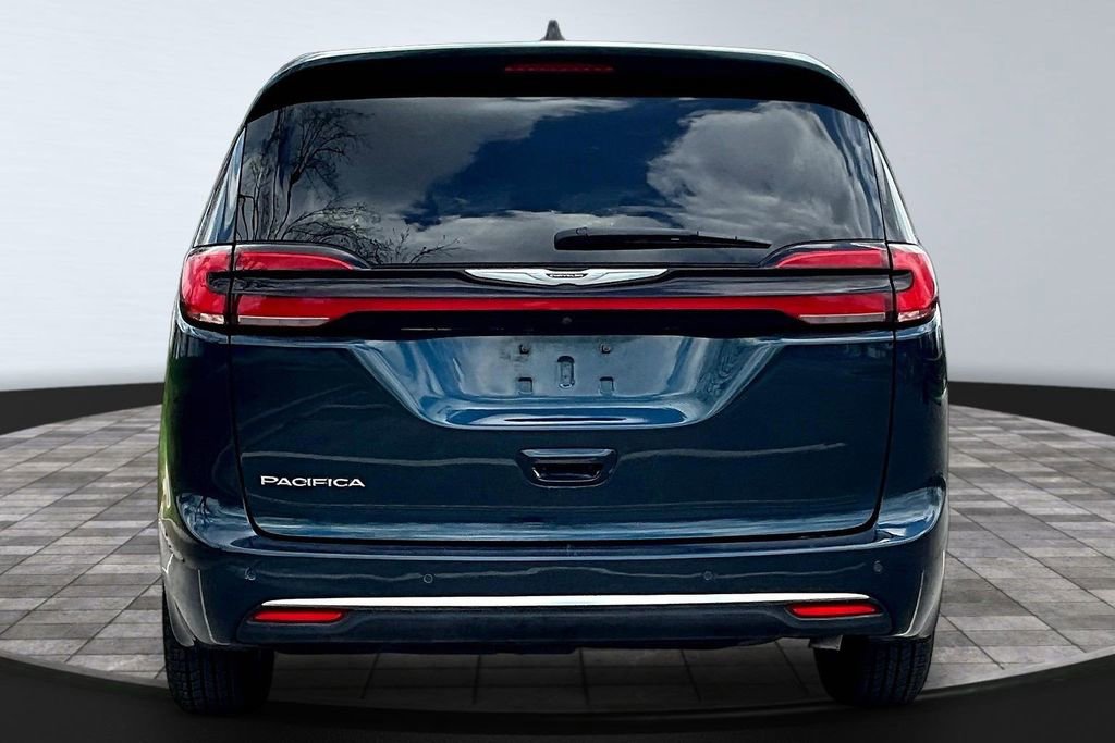 Used 2023 Chrysler Pacifica Touring-L FWD image 5
