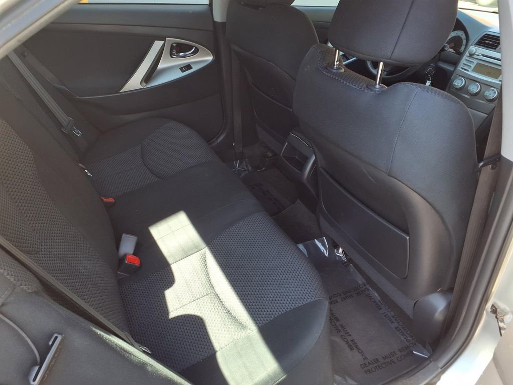 Used 2010 Toyota Camry SE FWD image 19