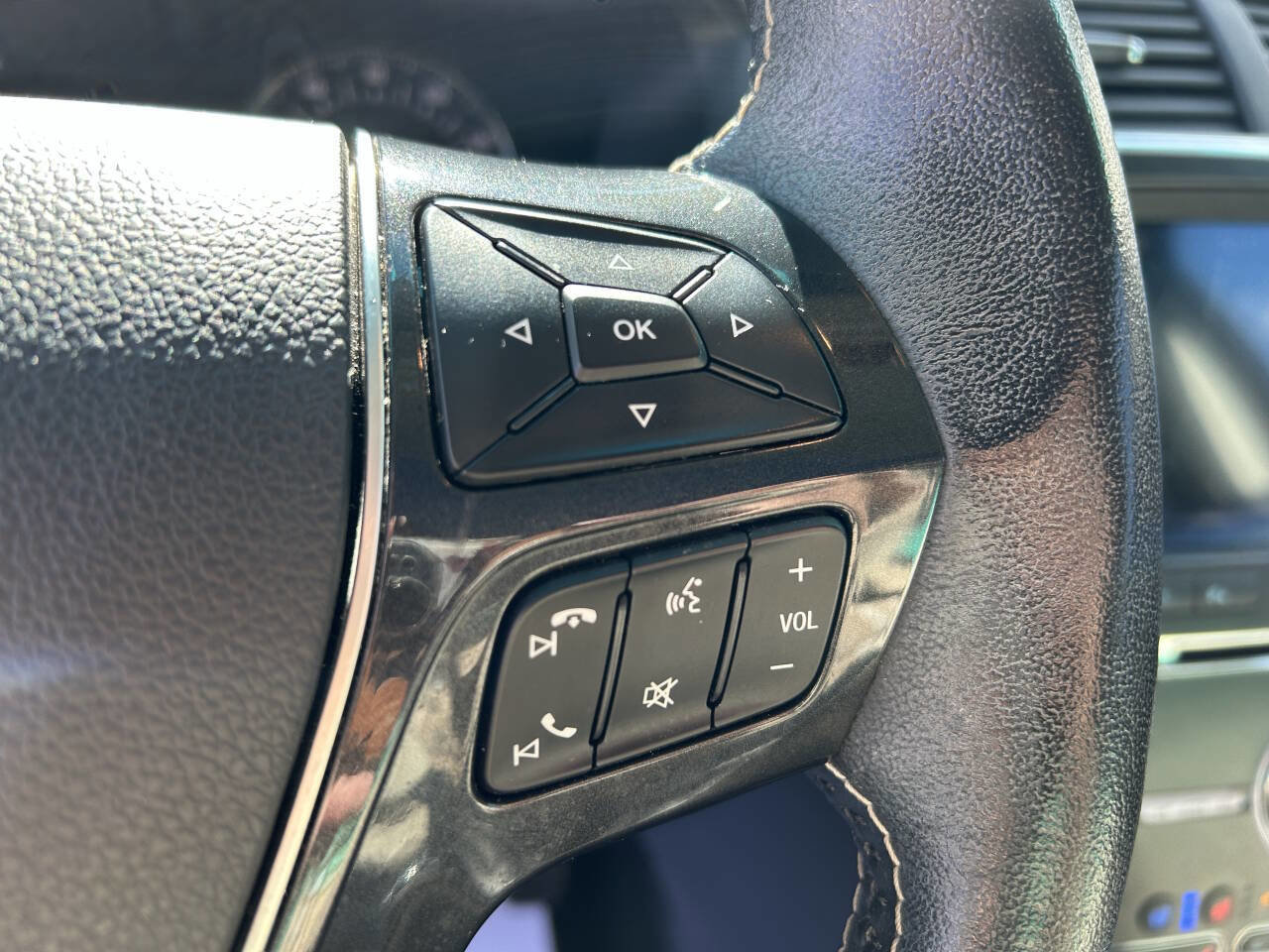Used 2017 Ford Explorer Platinum image 16