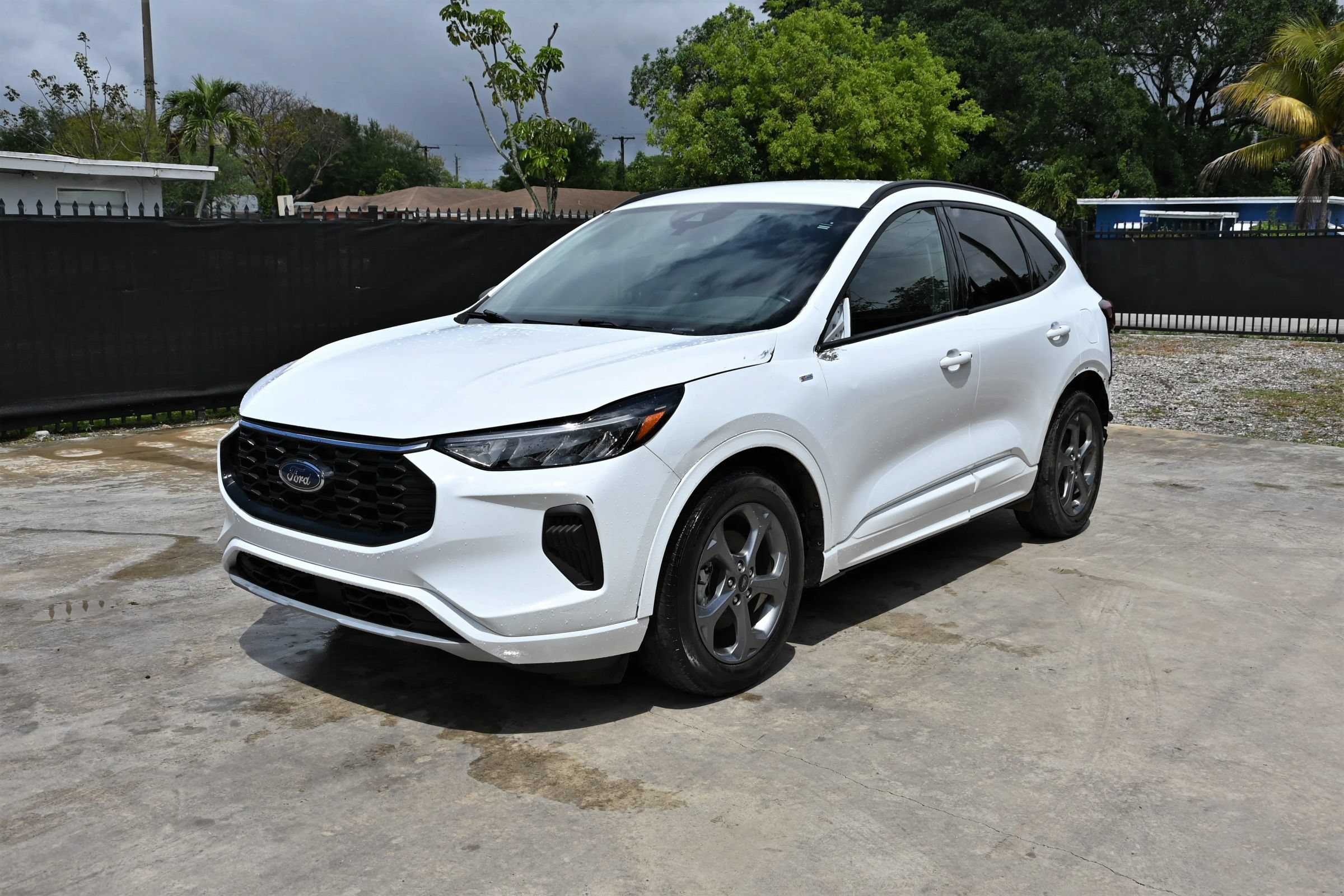 Used 2023 Ford Escape ST-Line w/ Cold Weather Package FWD image 3