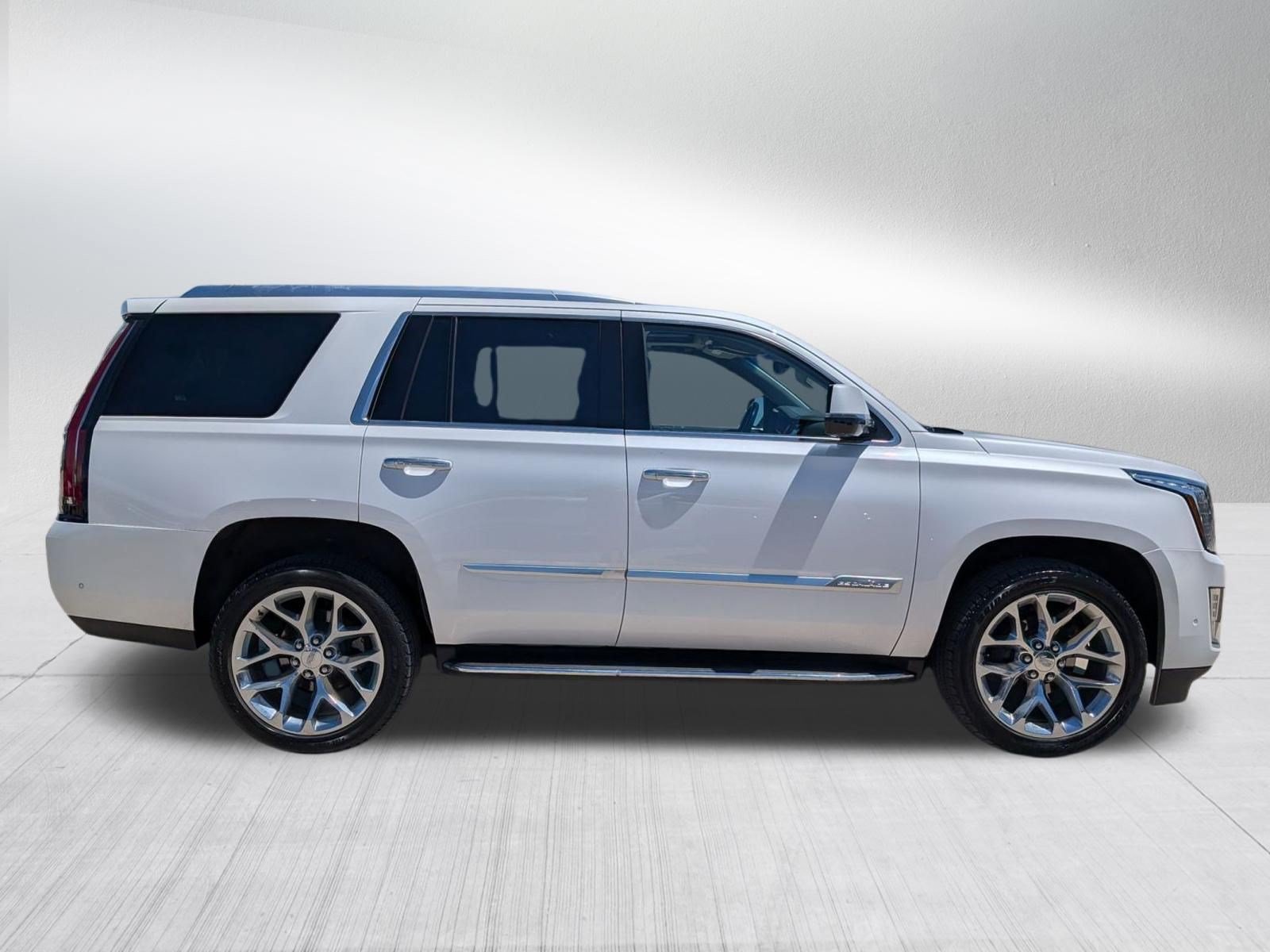 Used 2020 Cadillac Escalade Premium Luxury AWD/4WD image 6
