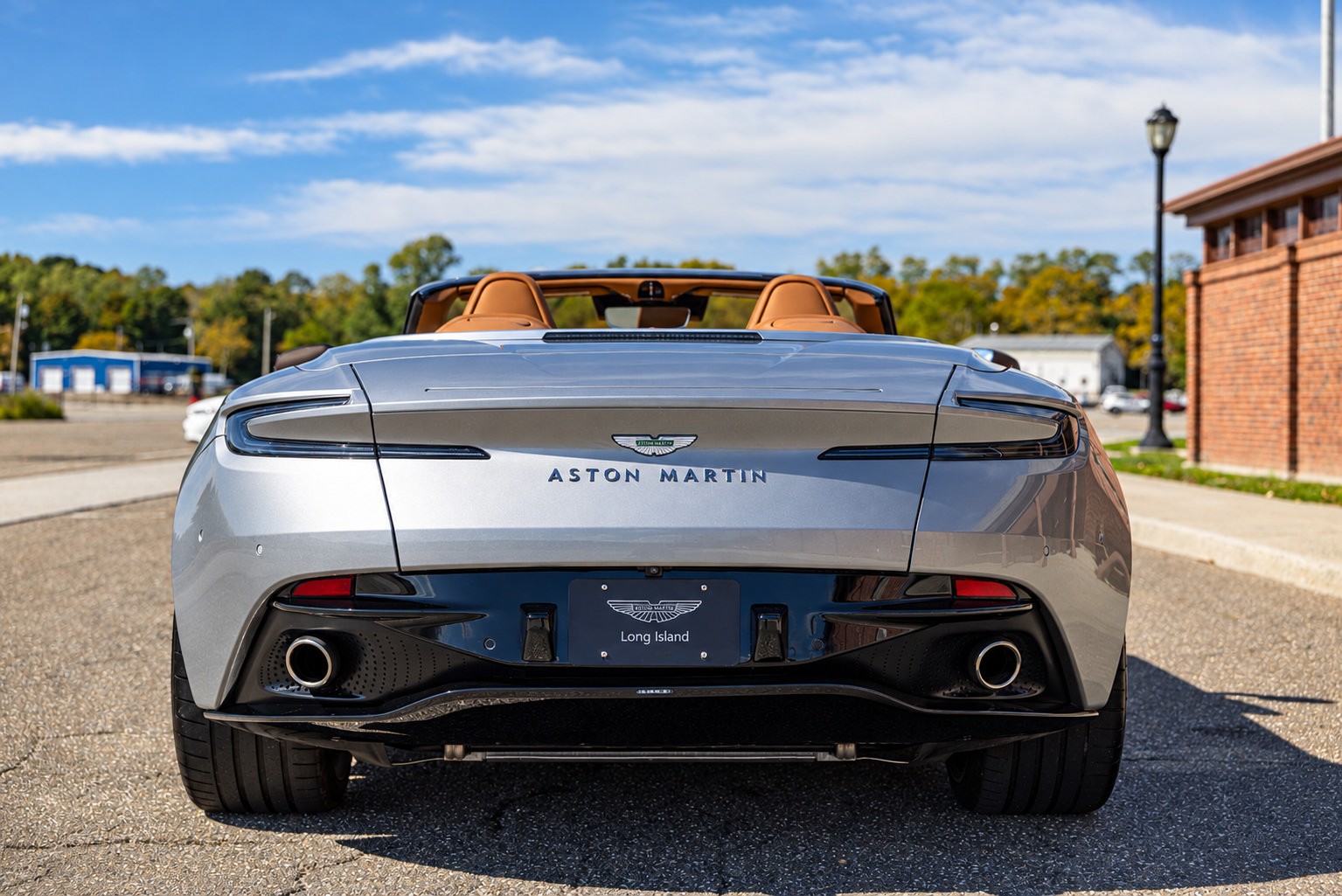 Used 2024 Aston Martin DB12 Convertible RWD image 5