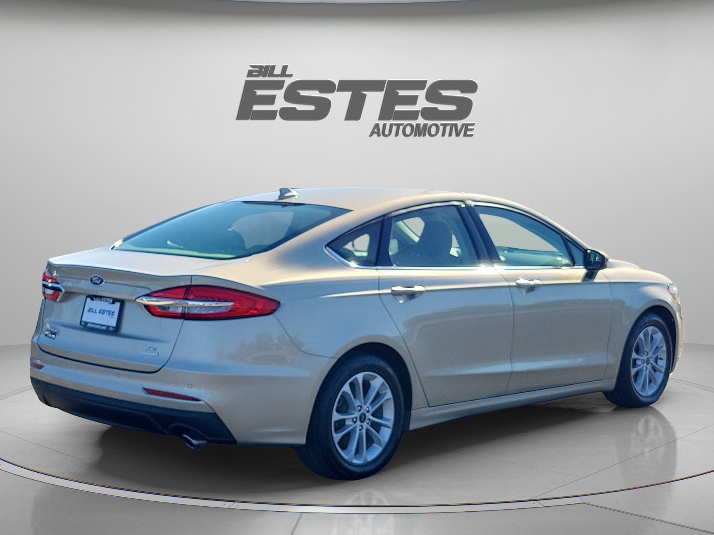 Used 2019 Ford Fusion SE FWD image 4