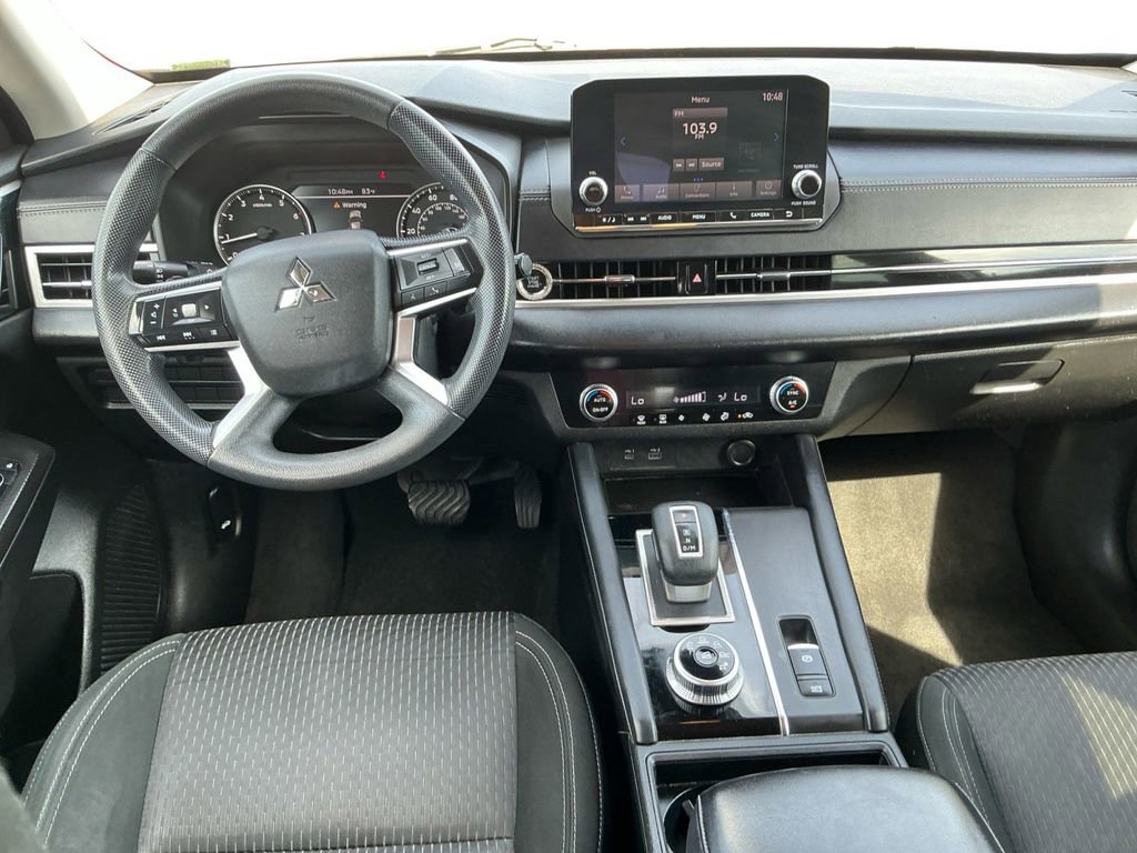 Used 2022 Mitsubishi Outlander ES image 17