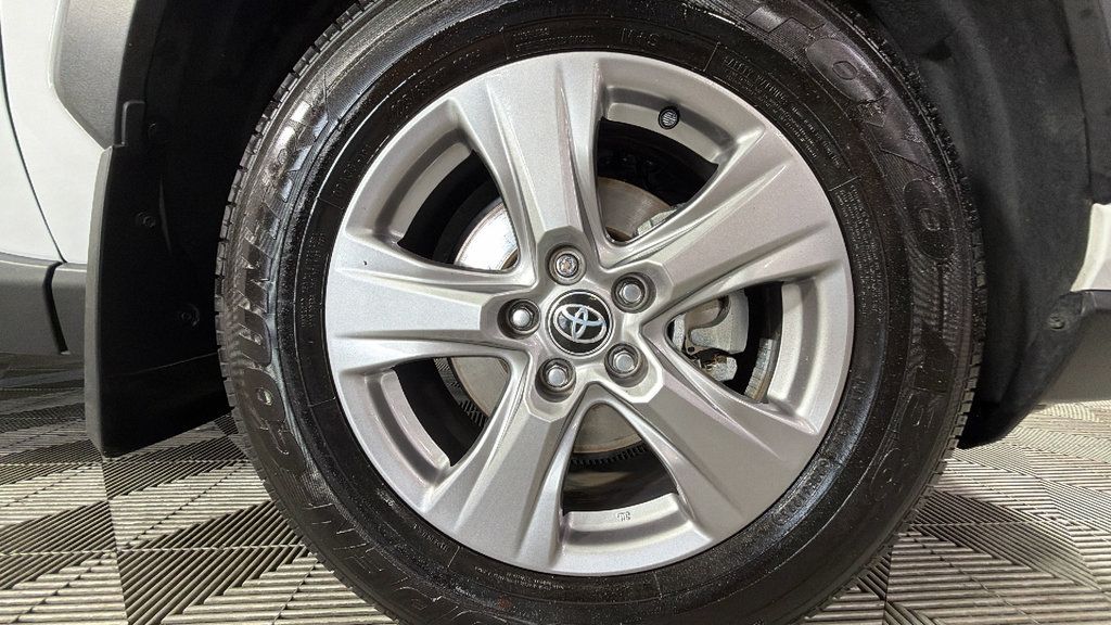 Used 2025 Toyota RAV4 XLE w/ Convenience Package FWD image 37