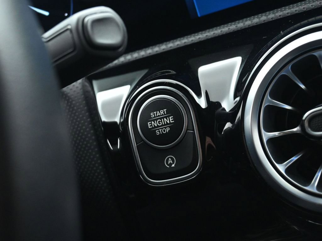 Used 2025 Mercedes-Benz CLA 250 image 44