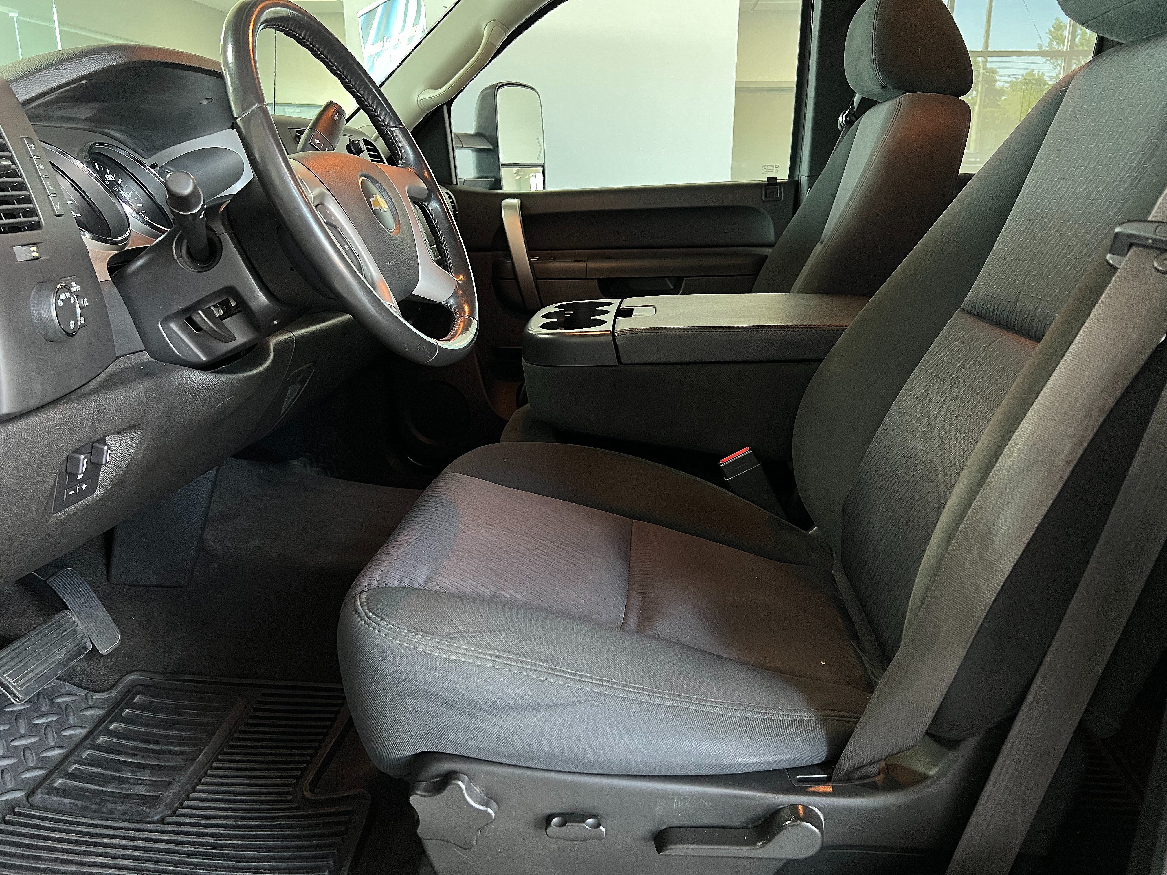 Used 2011 Chevrolet Silverado 2500 LT w/ Interior Plus Package AWD/4WD image 11