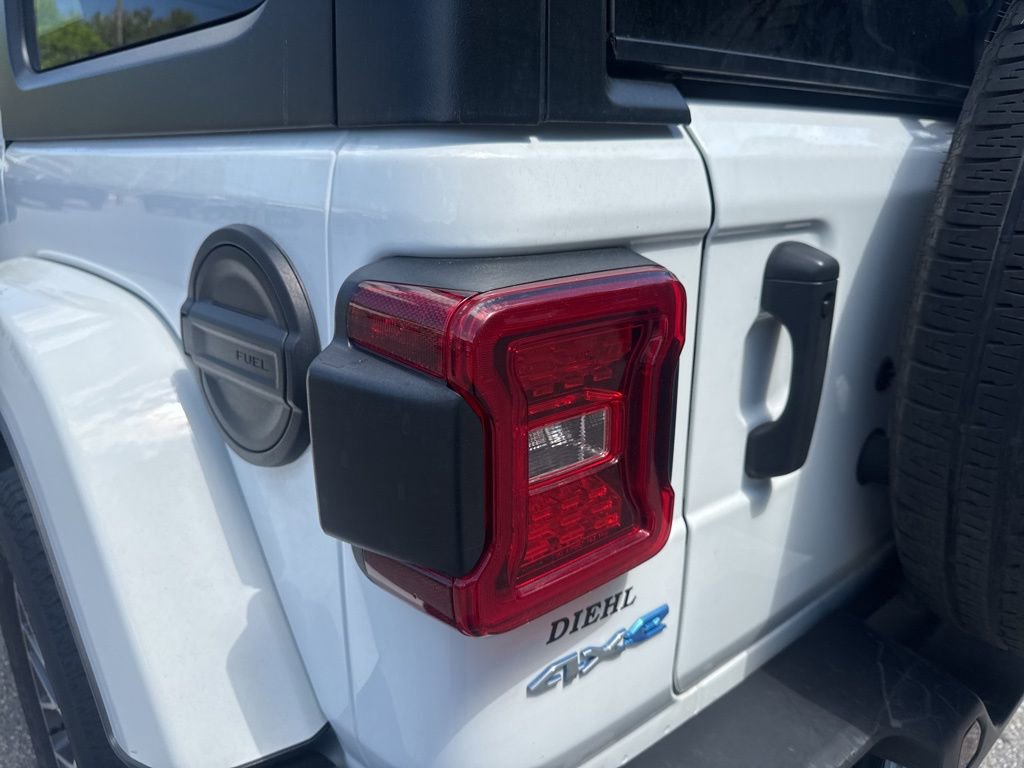 Used 2023 Jeep Wrangler Unlimited Sahara w/ Cold Weather Group AWD/4WD image 8