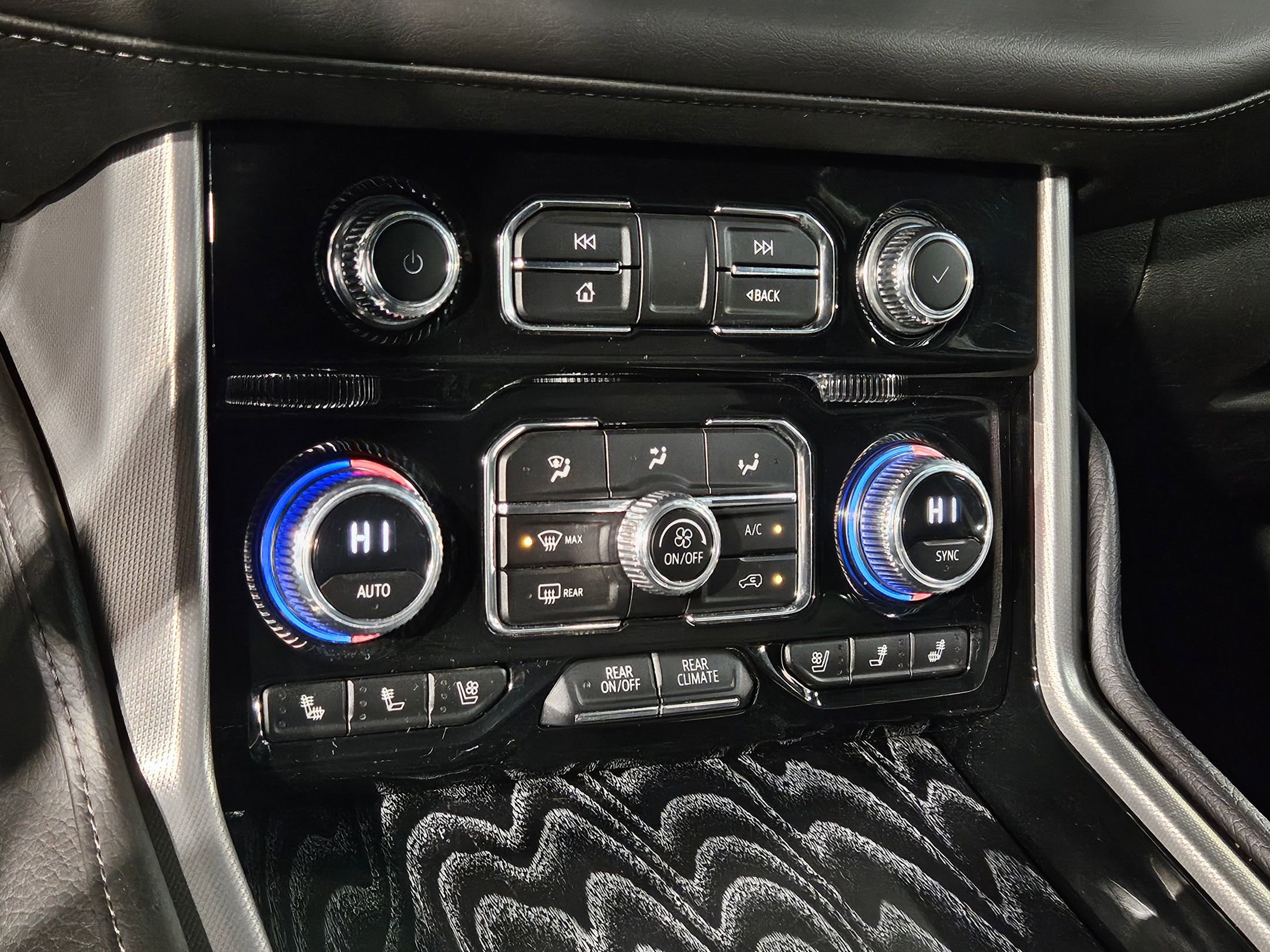 Used 2023 GMC Yukon Denali image 32