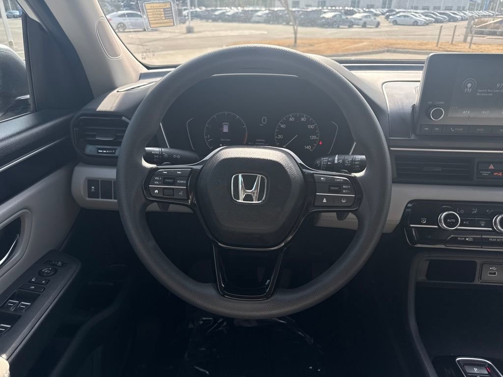 Used 2023 Honda Pilot LX image 18