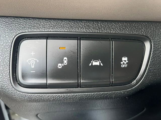 Used 2019 Hyundai Santa Fe SEL FWD image 16
