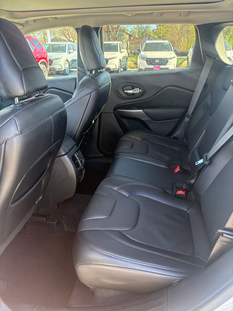 Used 2020 Jeep Cherokee Limited image 17