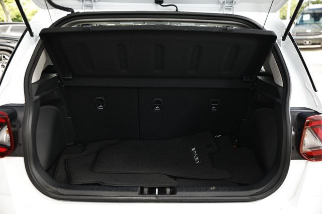 Certified 2025 Hyundai Venue SEL FWD image 27
