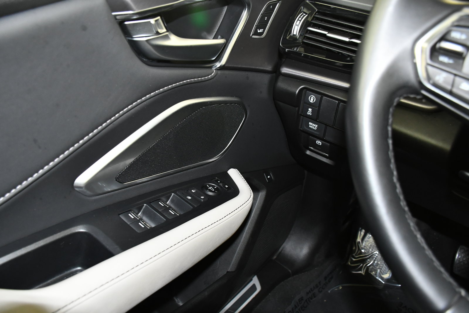 Used 2025 Acura RDX SH-AWD image 31