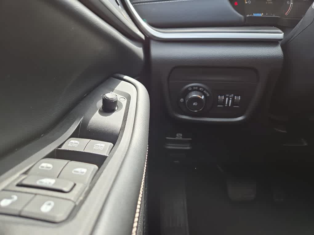 Used 2023 Jeep Grand Cherokee Limited w/ Black Appearance Package AWD/4WD image 20