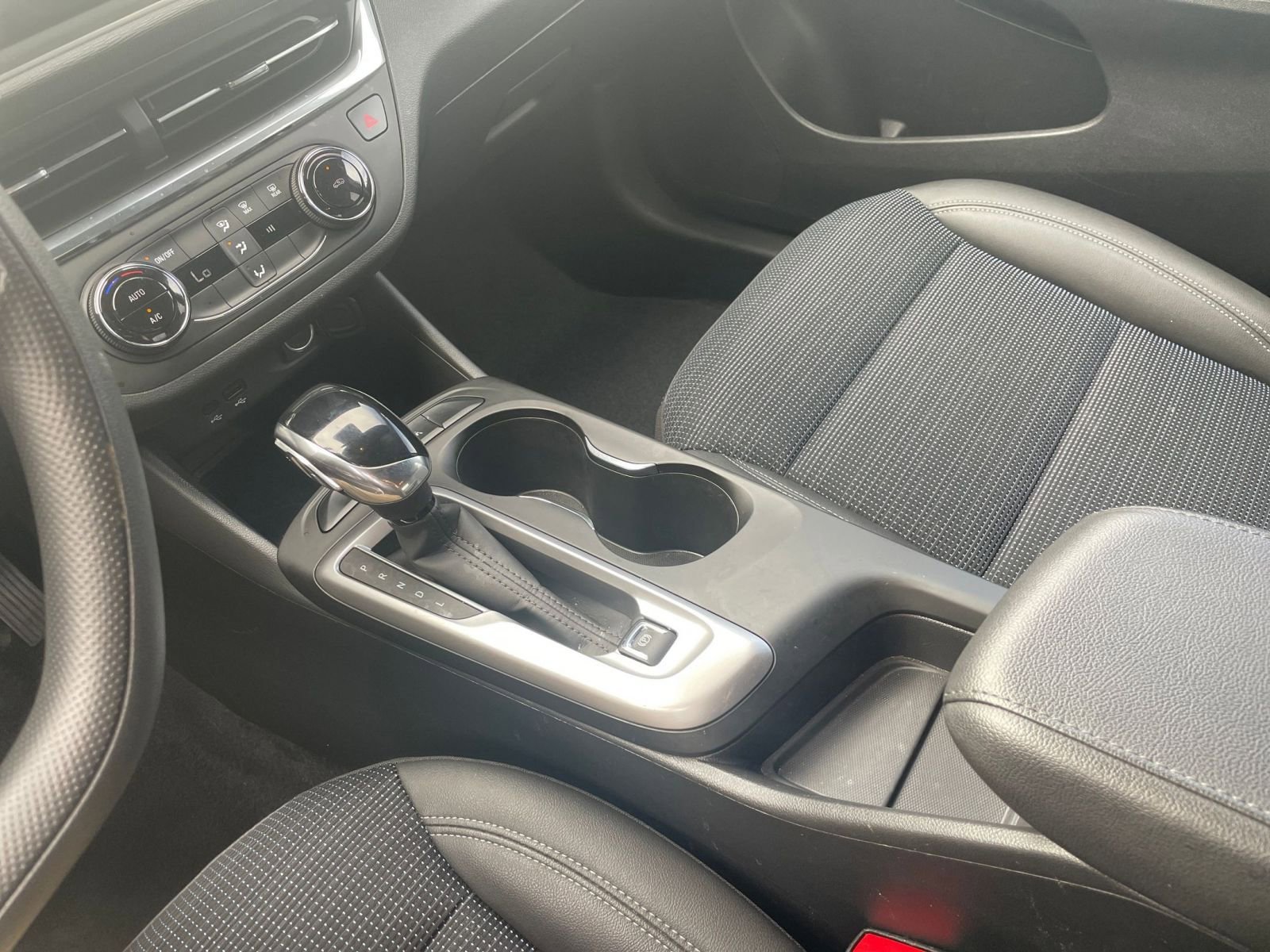 Used 2025 Buick Envista Preferred image 41