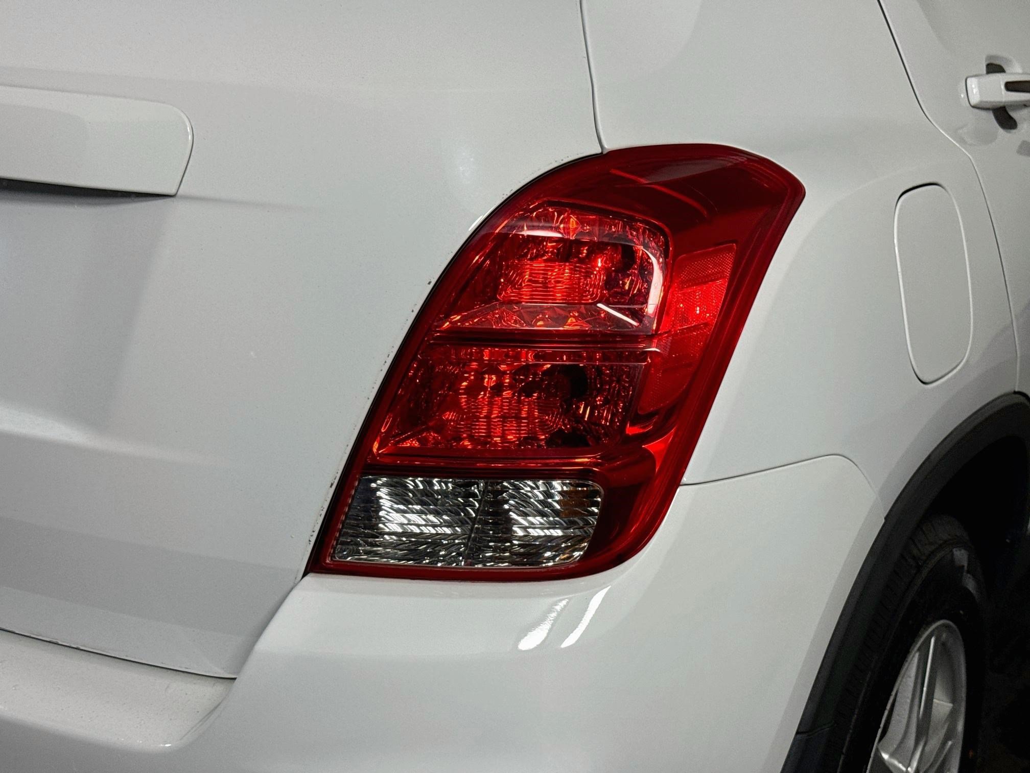 Used 2019 Chevrolet Trax LS FWD image 32