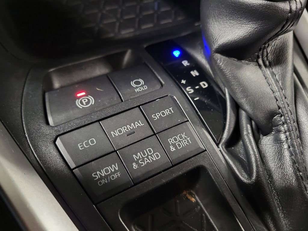 Used 2021 Toyota RAV4 XLE Premium image 16