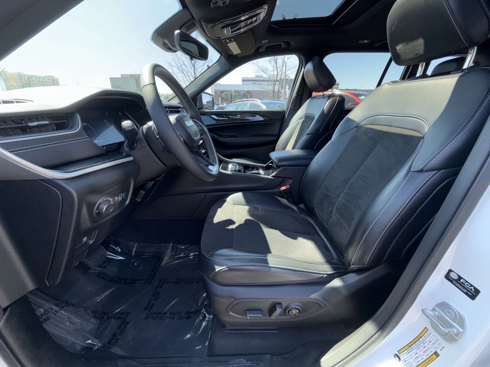 Used 2023 Jeep Grand Cherokee Altitude image 13