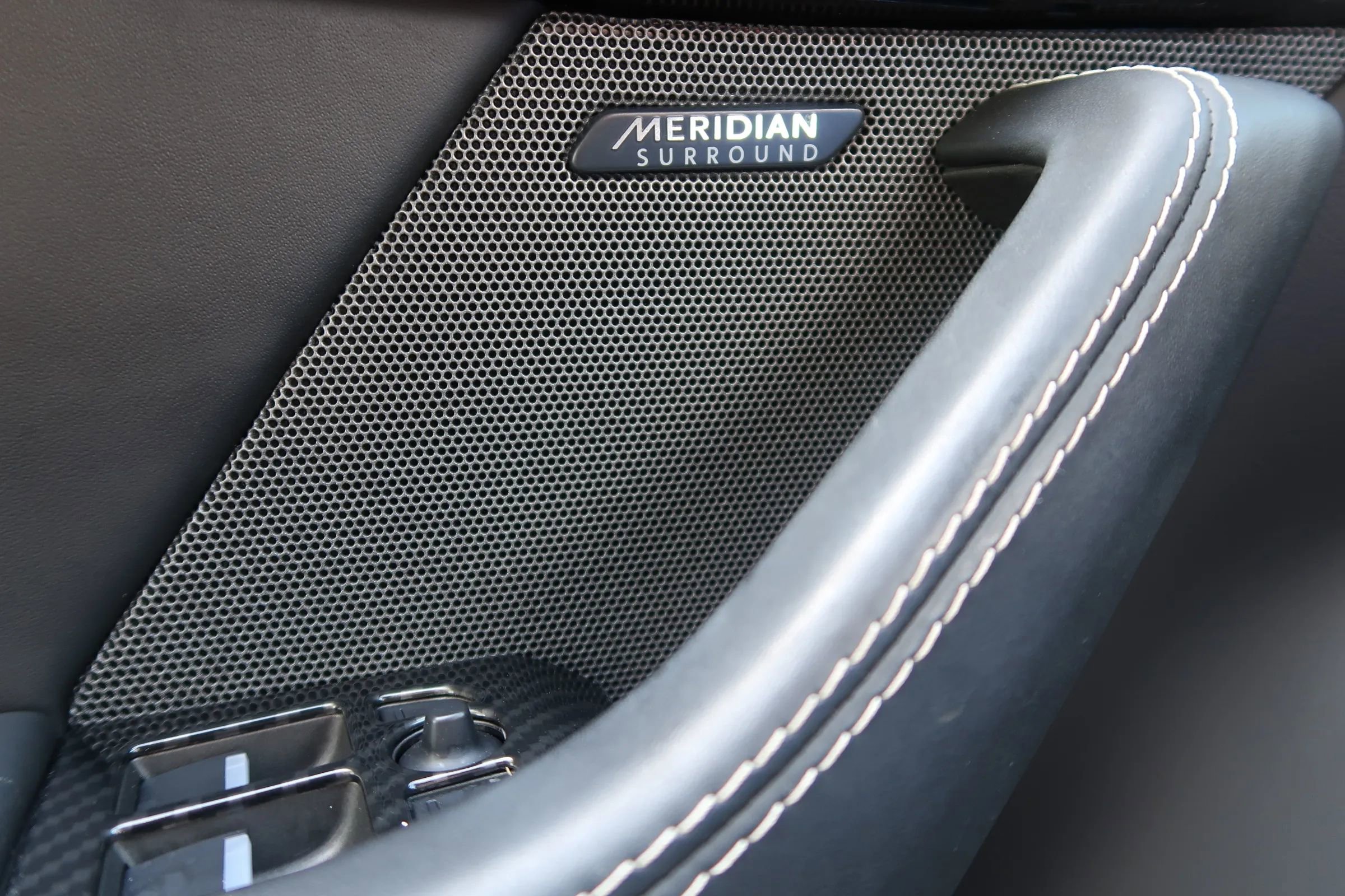 Used 2016 Jaguar F-TYPE R image 23