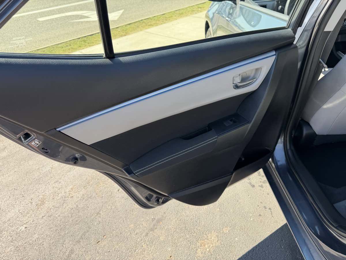 Used 2016 Toyota Corolla LE FWD image 14