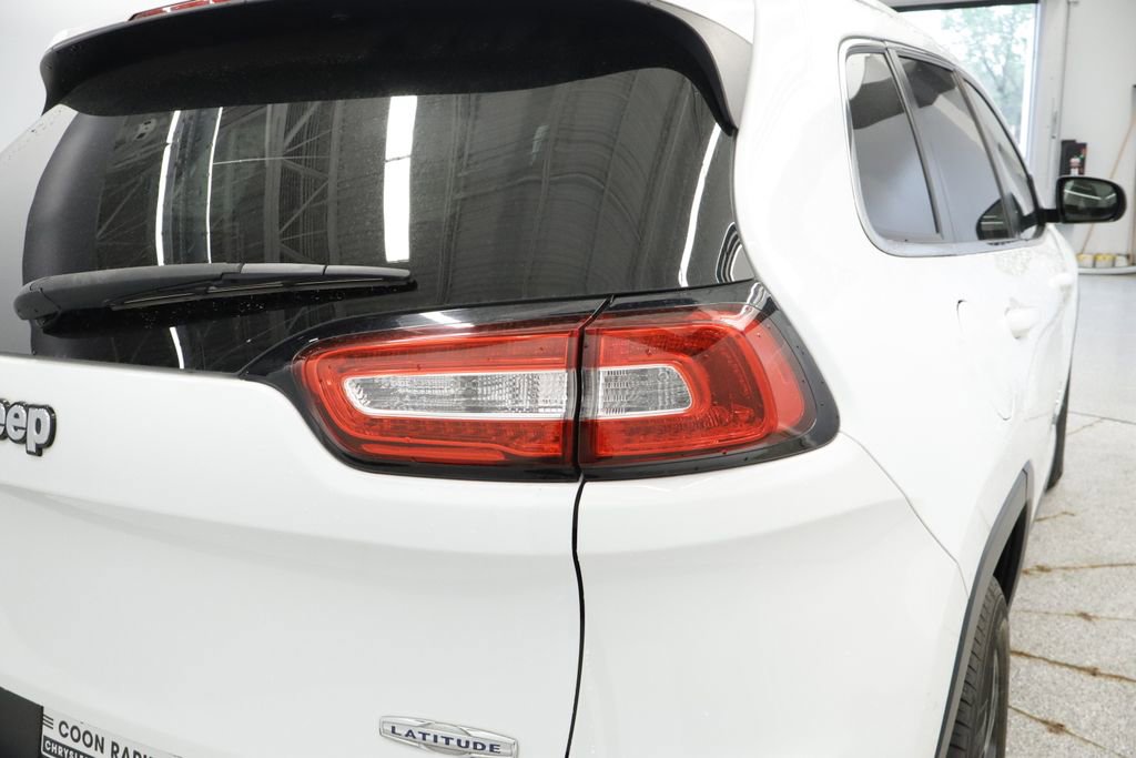 Used 2014 Jeep Cherokee Latitude w/ Cold Weather Group FWD image 18