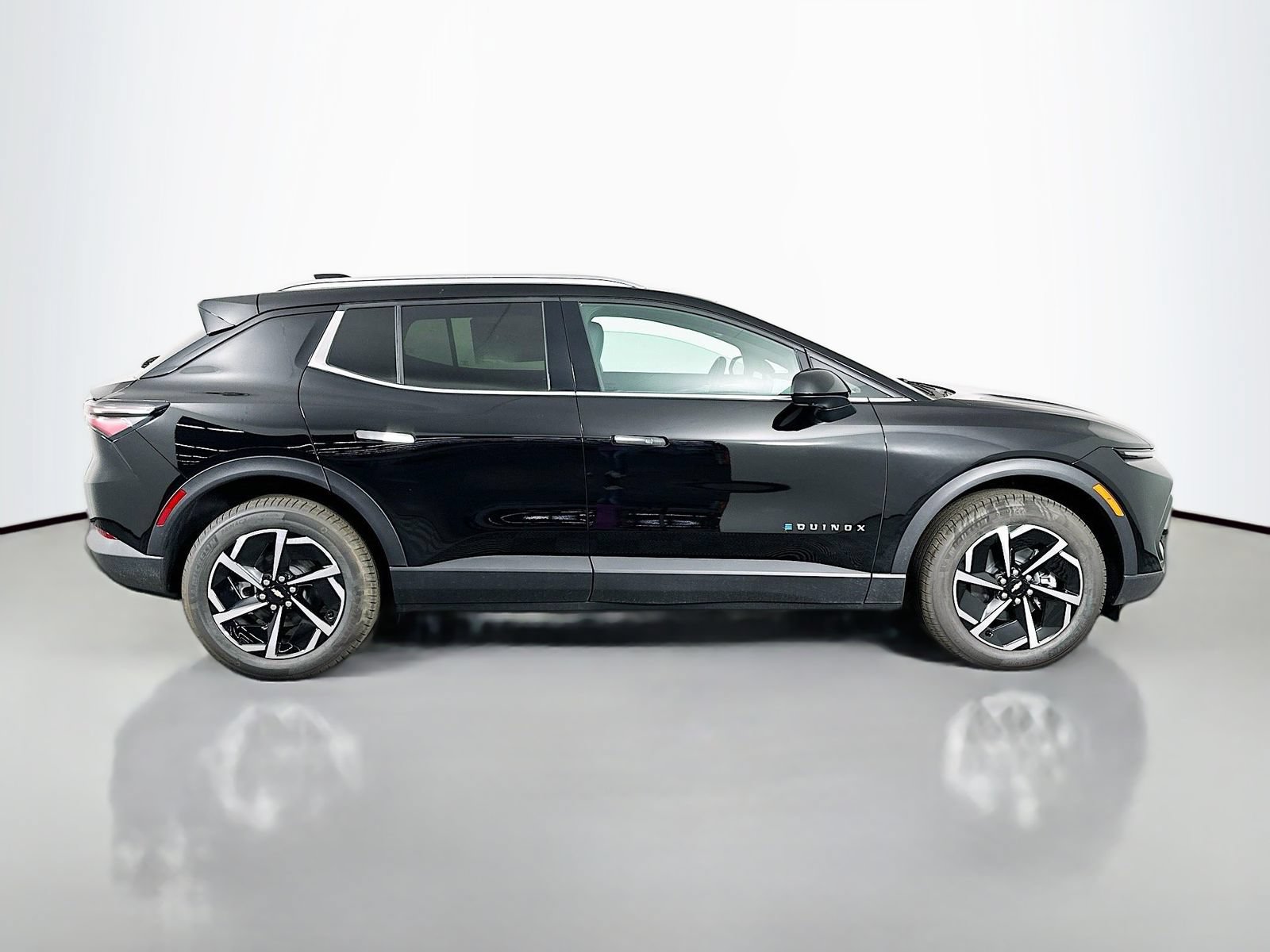 New 2026 Chevrolet Equinox EV LT AWD/4WD image 9